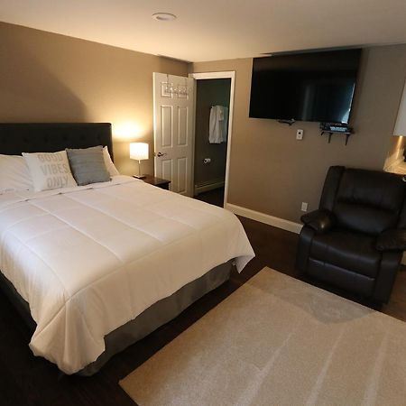 Brimley Motel Suites Buitenkant foto