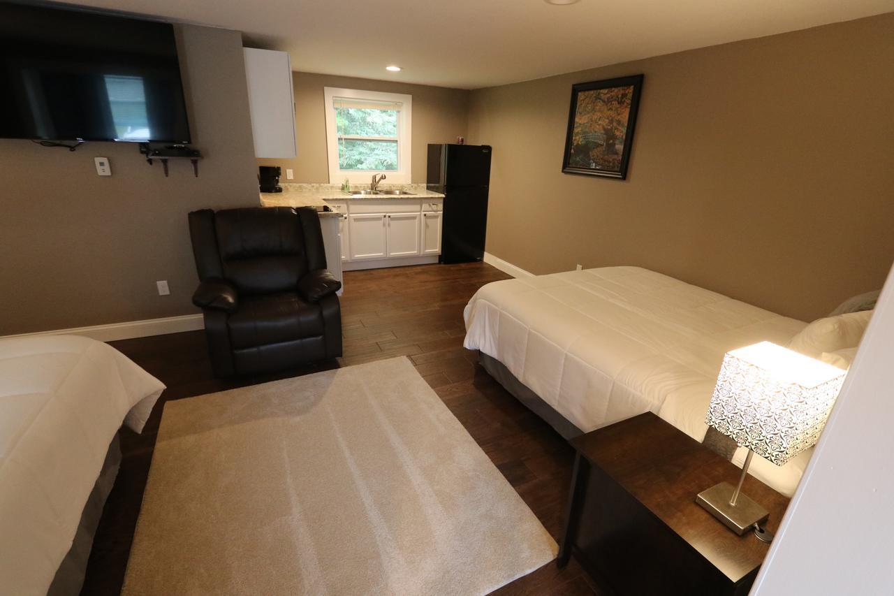 Brimley Motel Suites Buitenkant foto