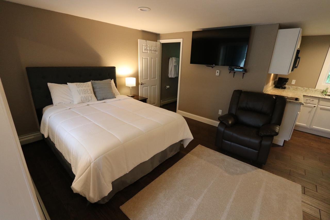 Brimley Motel Suites Buitenkant foto