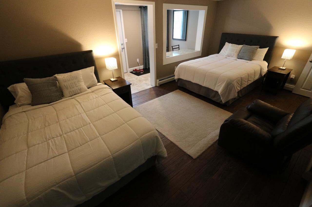 Brimley Motel Suites Buitenkant foto